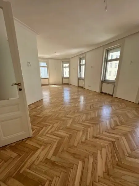 Perfekter Mix aus Wohn- und Arbeitsatmosphäre - 5 Zimmer - 183 m²