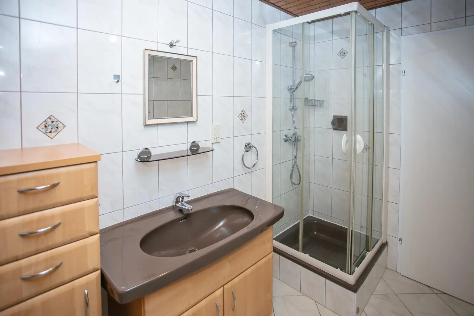 Neu adaptierte DG-Wohnung mit Terrasse und Tiefgarage