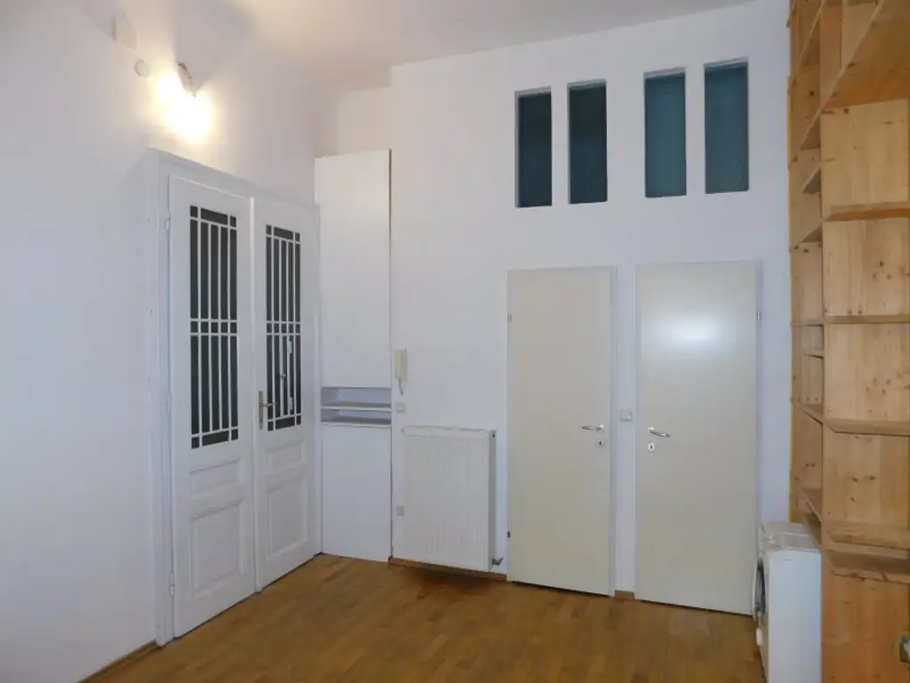 Großzügige Wohnung mit 4 Meter Deckenhöhe - Saniert - Perfekter Grundriss