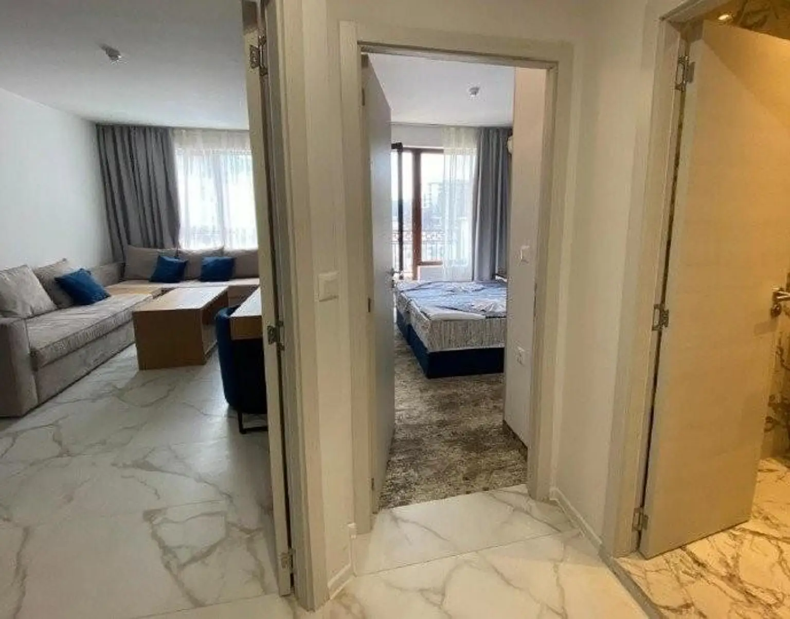 15 Zimmer getrennt begehbar BG