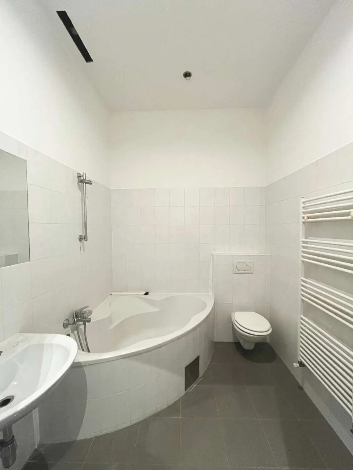 Gemütliche 2 Zimmer Wohnung mit Eigengarten
Nähe Altes AKH