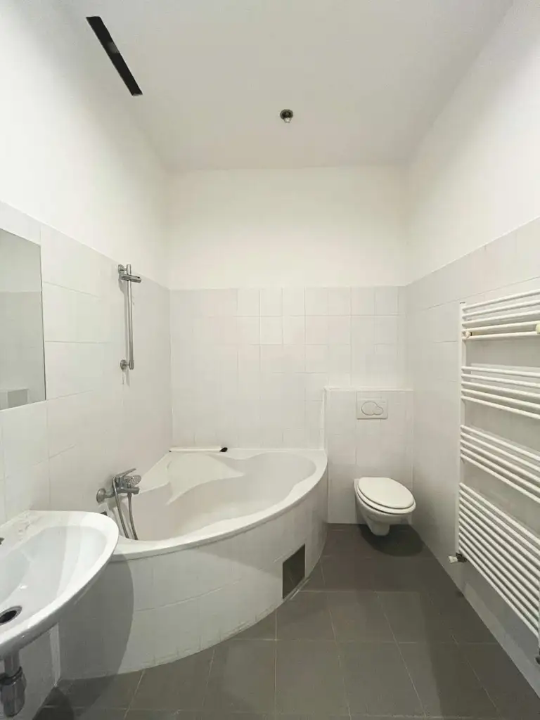 Gemütliche 2 Zimmer Wohnung mit Eigengarten
Nähe Altes AKH