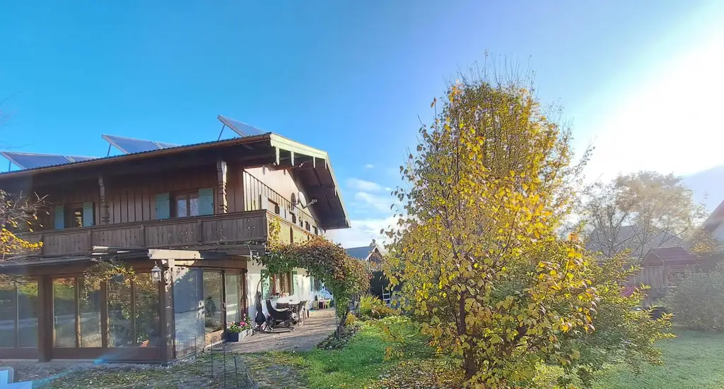 Großzügiges Zweifamilienhaus mit Bergblick in Ruhpolding