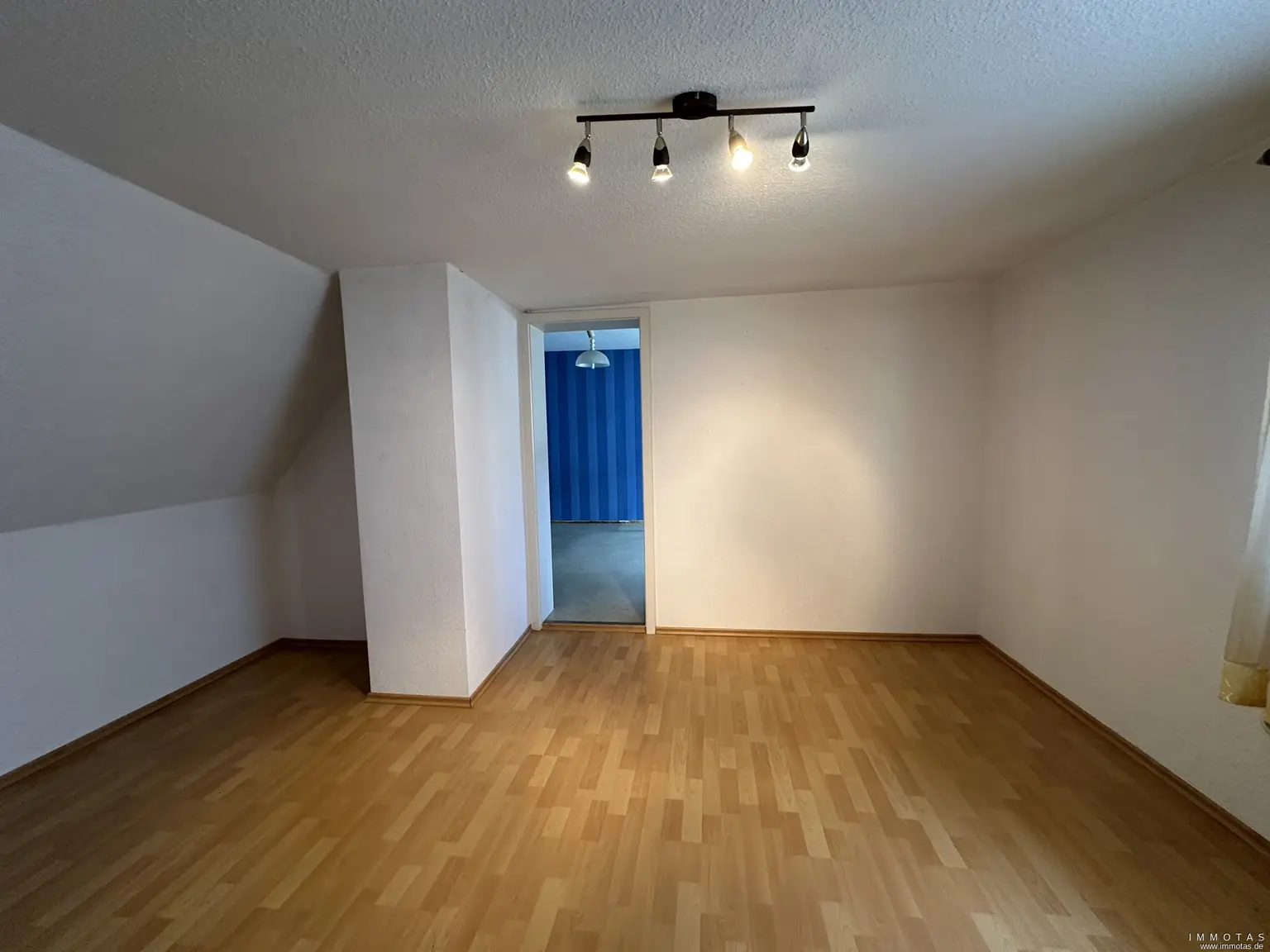 Zimmer 2 OG