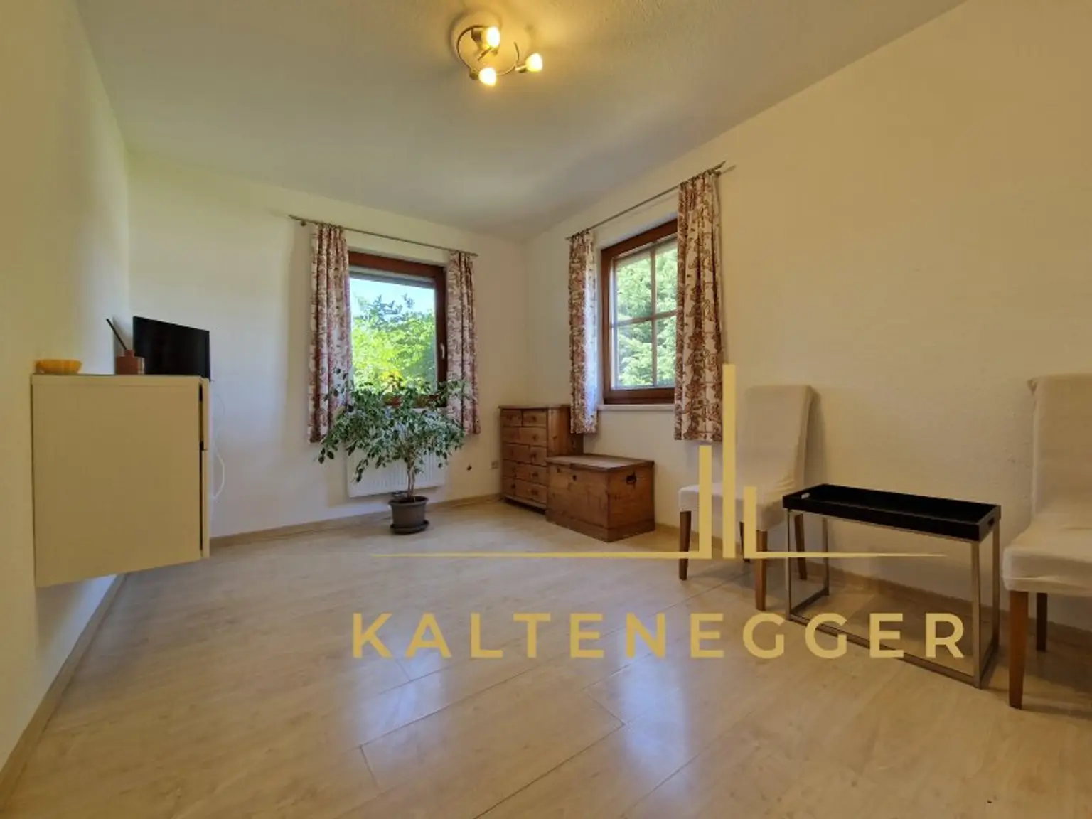 EG: Zimmer ca. 12,67 m²
