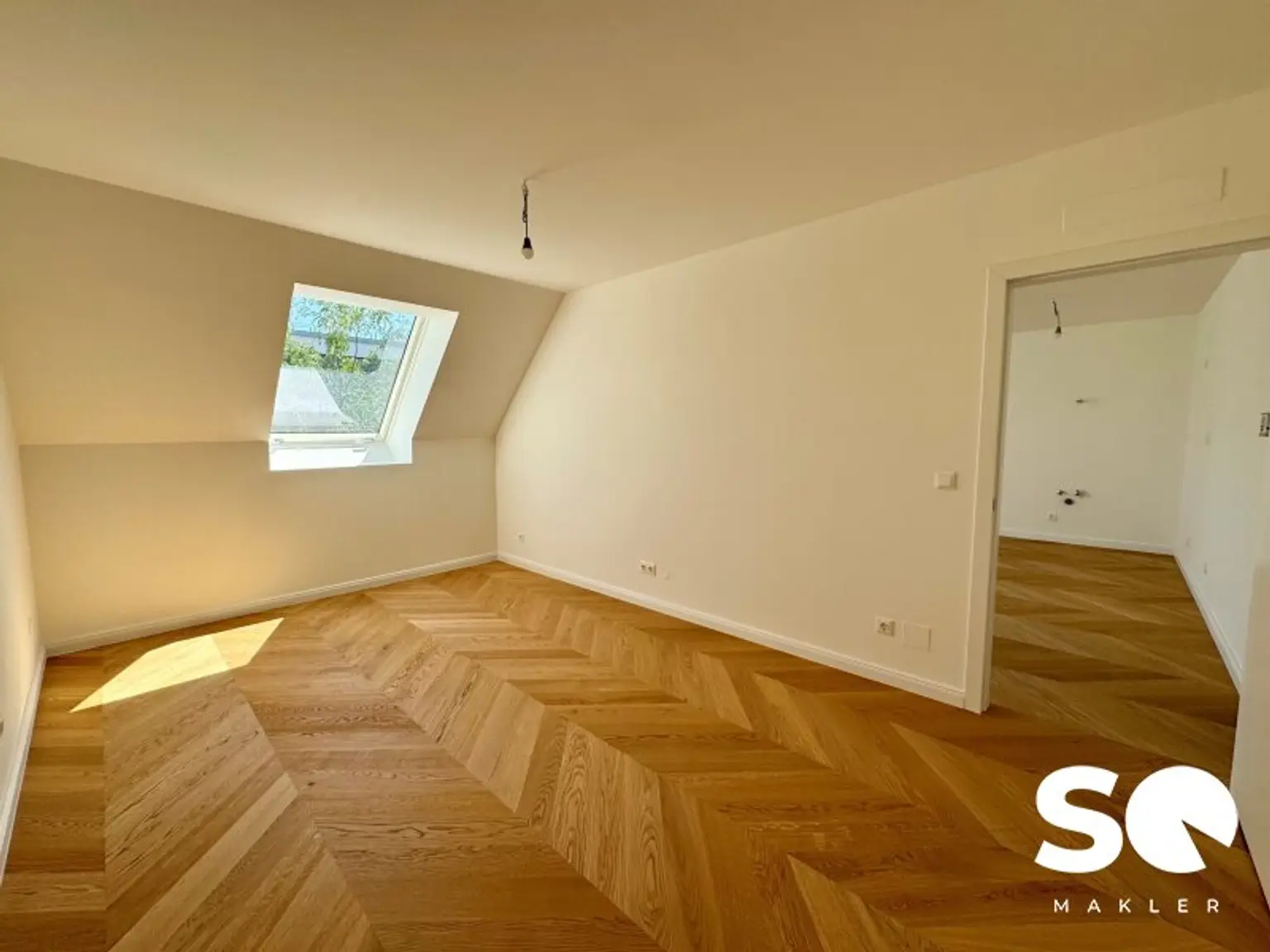 #SQ - ERSTBEZUG: LICHTDURCHFLUTETE 3-ZIMMER-DACHGESCHOSSWOHNUNG NÄHE SCHÖNBRUNN