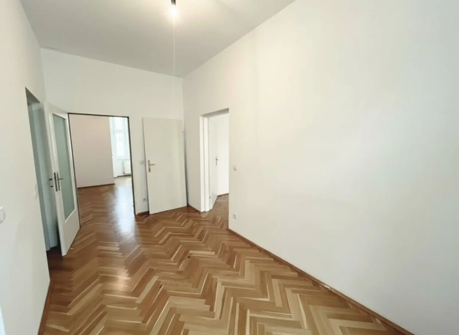 Top-Angebot! Helle 3-Zimmer-Altbauwohnung mit klassischem Wiener Flair!