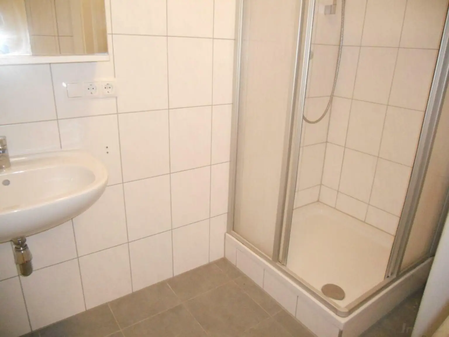 Badezimmer mit Dusche