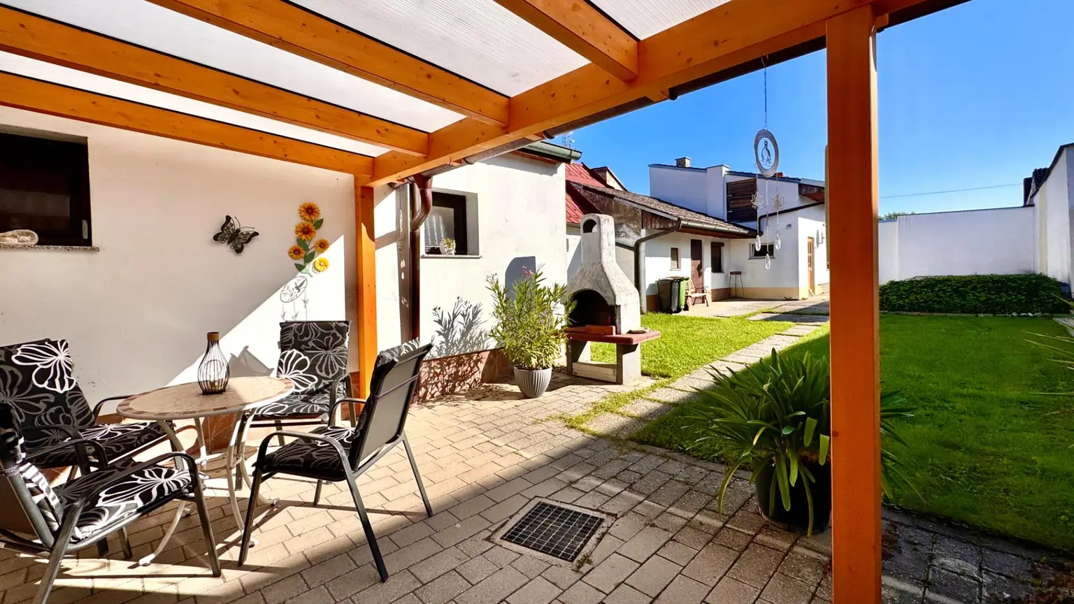 Gepflegtes Haus mit uneinsehbarem Garten