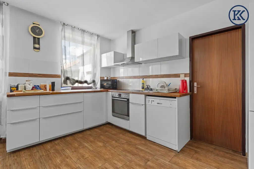 Lebendiges Unternehmen mit monatlichen Einnahmen von 10-12.000€