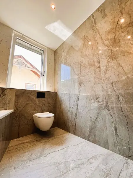 Bad 2 mit weiterer Toilette