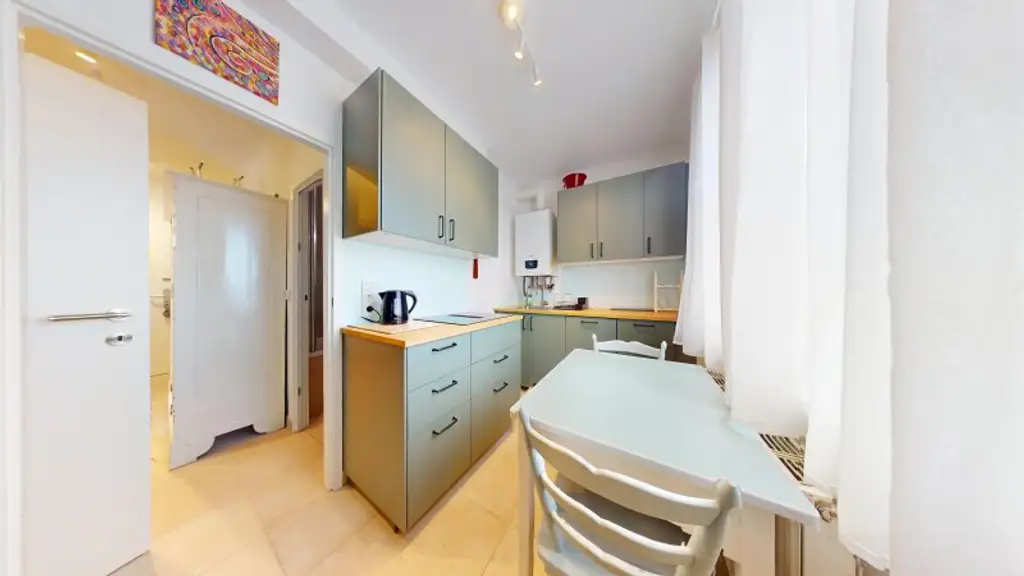 Dachgeschoßwohnung mit Terrasse und traumhaftem Fernblick - Klimaanlage!  City Apartment with a View - Air conditioning!