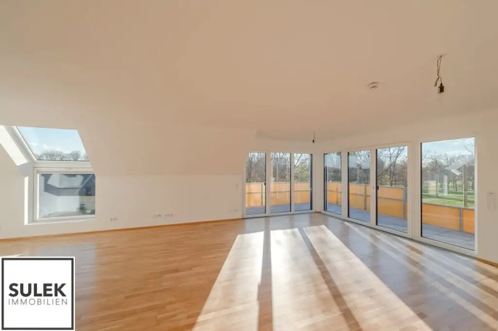 Wohnen in Hirschstetten: großzügige Familien-Wohnung (3-Zimmer) mit Balkon und Grünblick ** ab 01.12 verfügbar