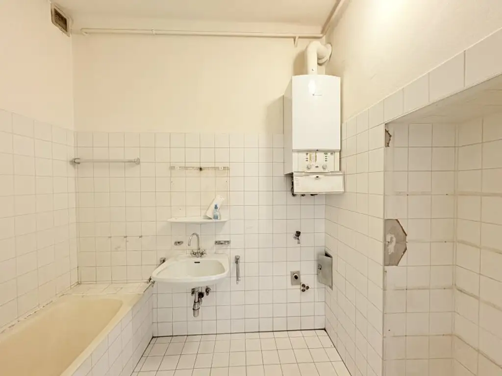 Charmante 4-Zimmer-Wohnung in 1120 Wien – Ihr Sanierungsprojekt zum Top-Preis!