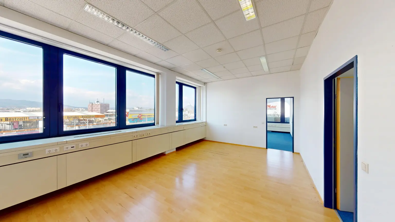Helles 3-Zimmer Büro mit Einbauküche