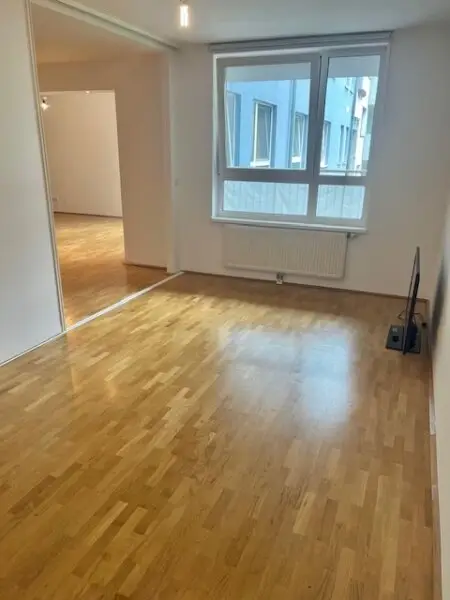 Moderne 3-Zimmer-Wohnung in 1140 Wien: Balkon, Garagen & perfekte WG-Option!