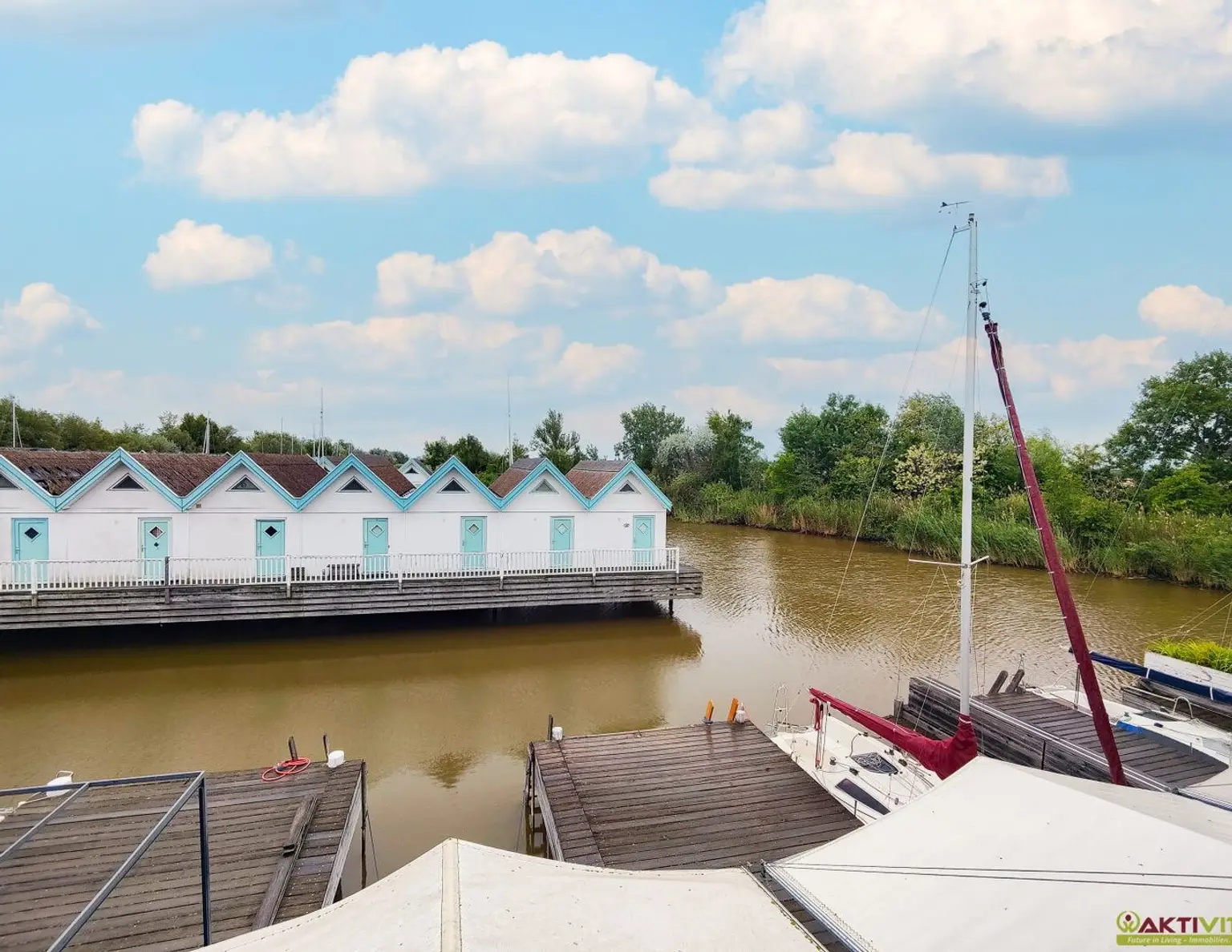 Stilvolles Bootshaus mit Anlegestelle direkt am Neusiedler See. - Feriendomizil und Vermietung möglich.