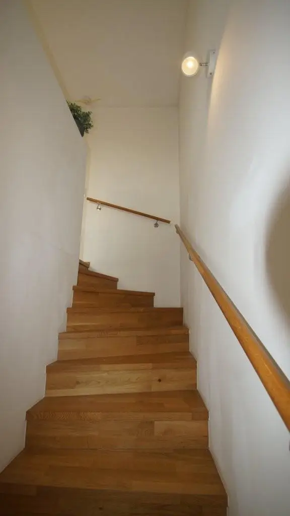 12 Stiegenaufgang OG RH 1220