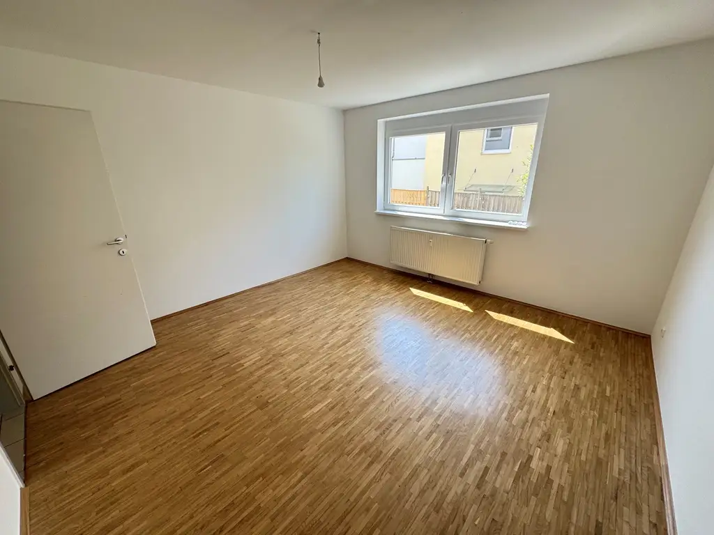GARTENWOHNUNG MIT 3 ZIMMER UND PARKPLATZ IN MITTERTREFFLING