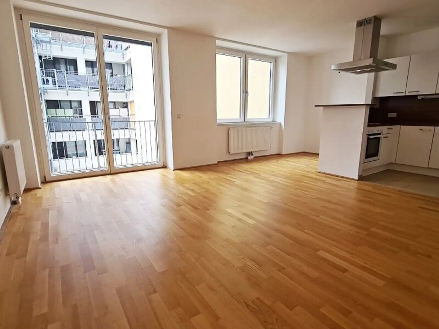 U1-NÄHE, gepflegte 68 m2 Neubau inkl. 4 m2 Loggia, 2 Zimmer, Wannenbad, Parketten, 2. Liftstock, Humboldtgasse