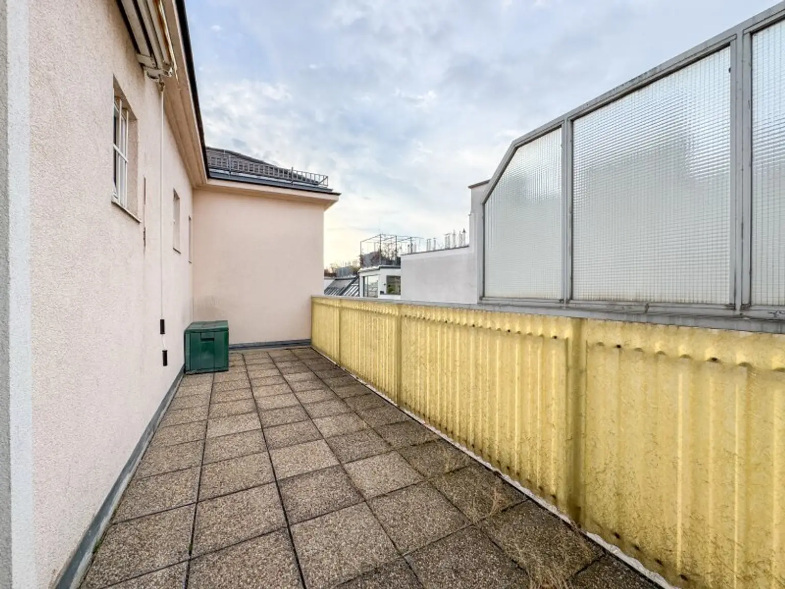 DACHGESCHOSSWOHNUNG MIT TERRASSE - möbliert oder unmöbliert