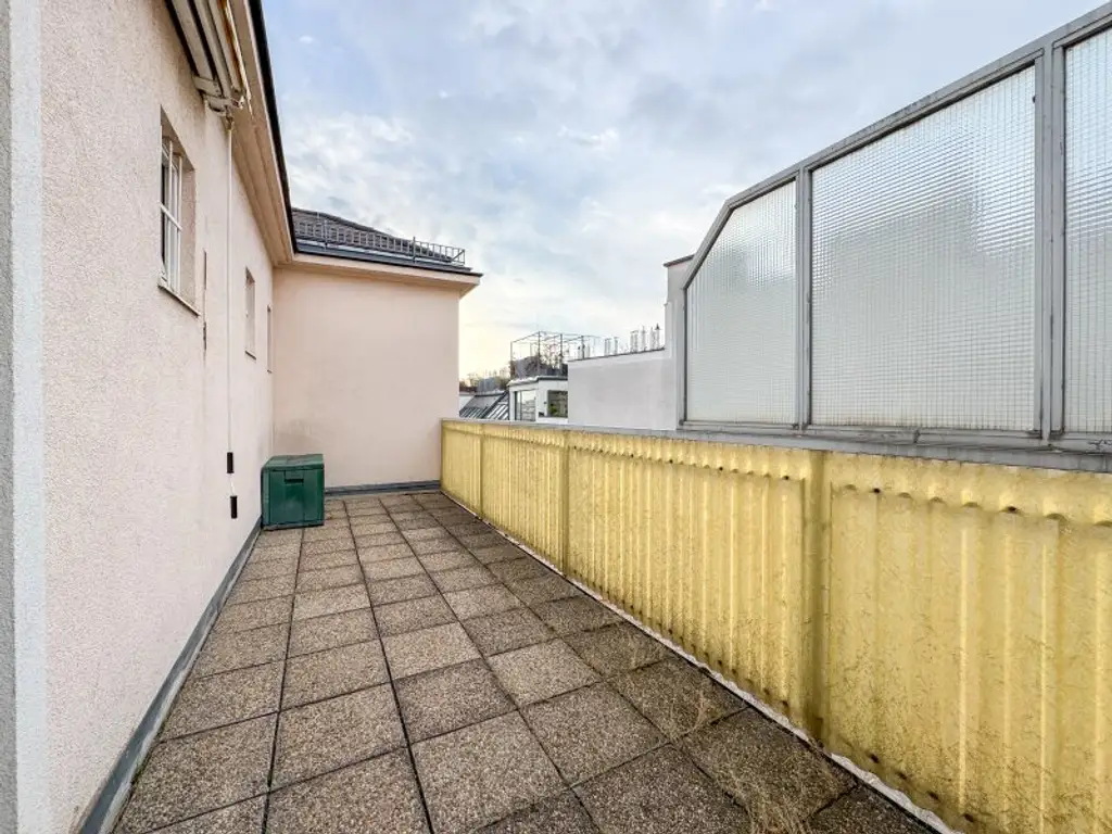 DACHGESCHOSSWOHNUNG MIT TERRASSE - möbliert oder unmöbliert