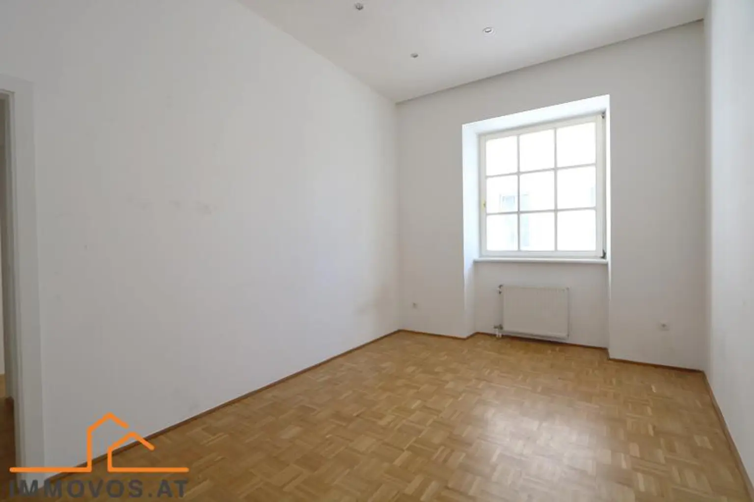 Gelegenheit: 4-Zimmer-Altbau MIT  Balkon an der Grenze 7./8 im 2. Lift-Stock