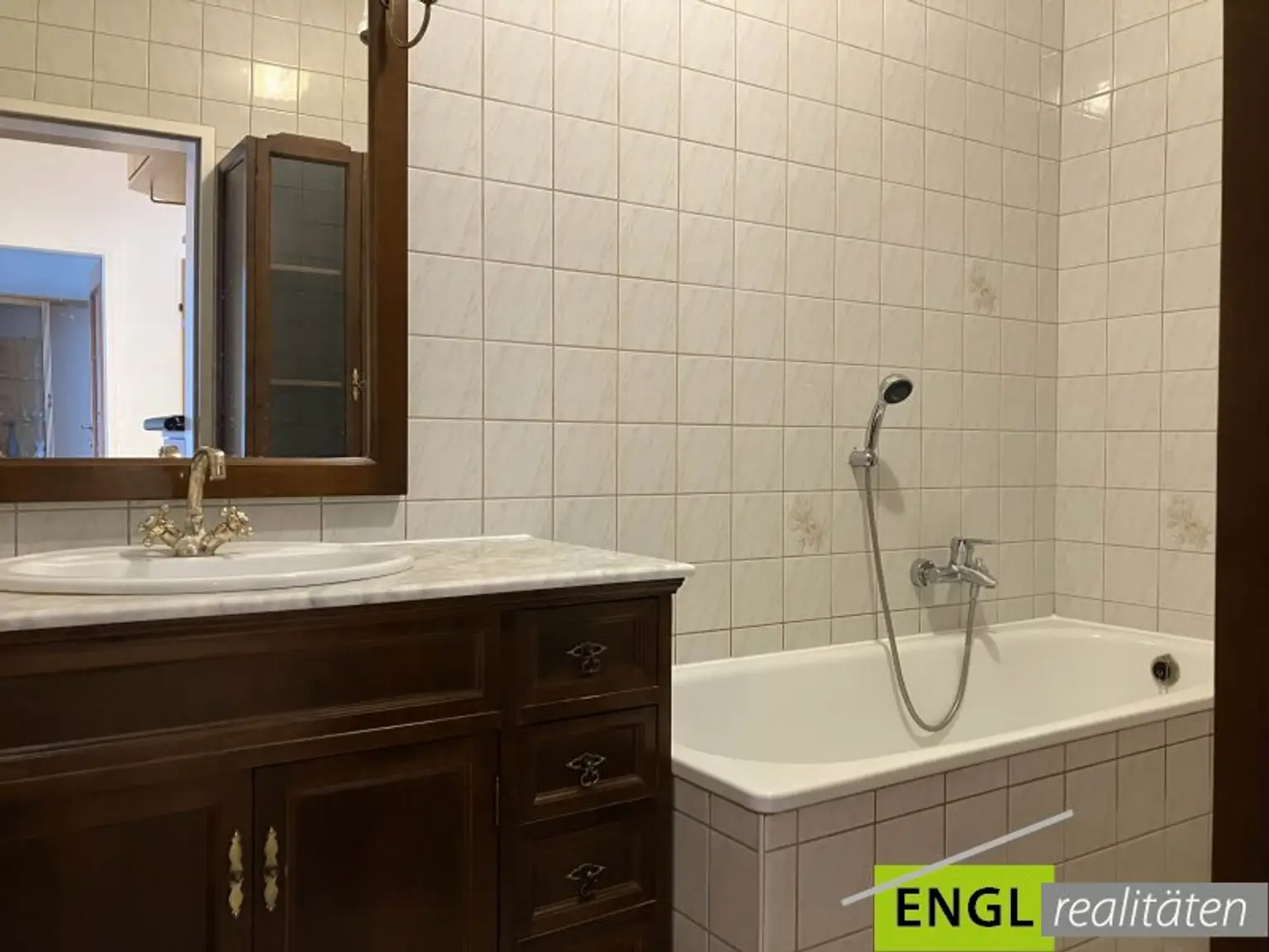 Badezimmer mit Badewanne