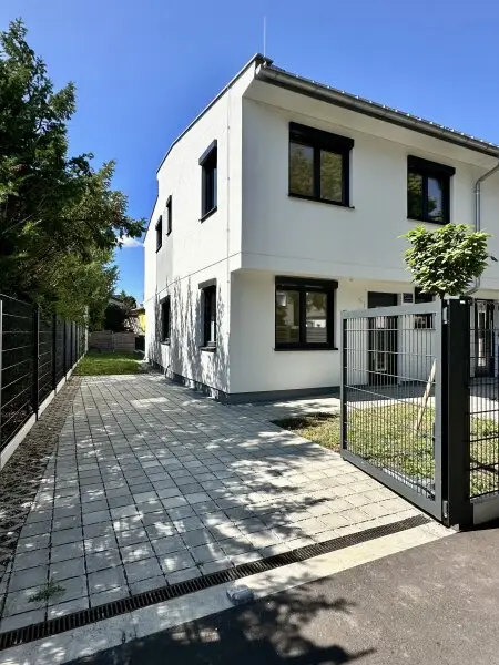 Großzügige Doppelhaushälfte - 5 Zimmer - 2 Bäder - Alte Donau - U1 - U2 - Provisionsfrei für den Käufer!
