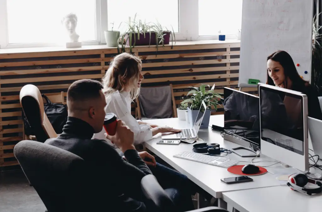 FLAIR *43 m² WORKSPACE + BENEFITFLÄCHEN *ENGE GASSE