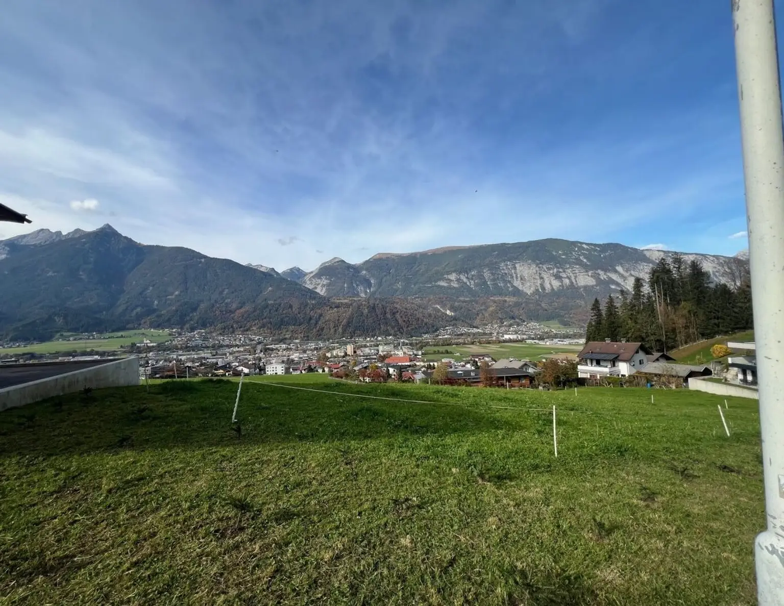 Baugrundstück mit Altbestand in Aussichtslage