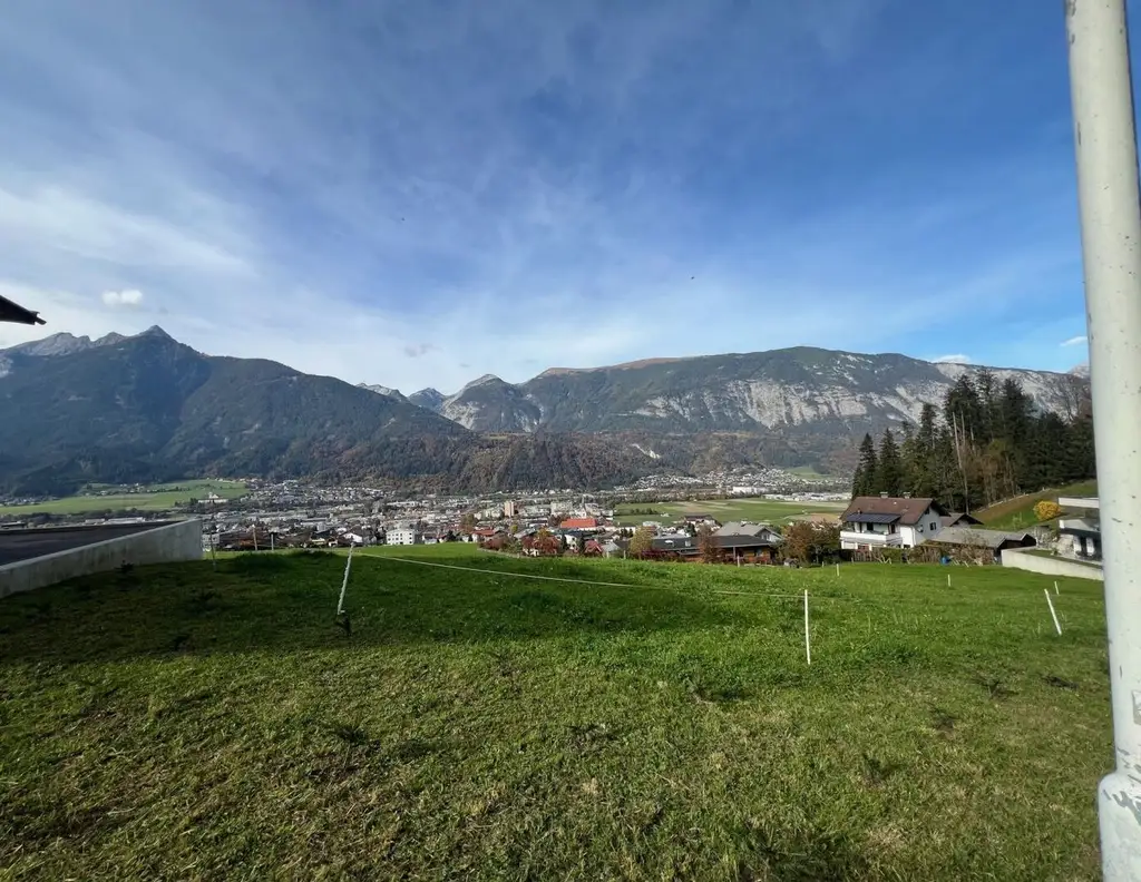 Baugrundstück mit Altbestand in Aussichtslage