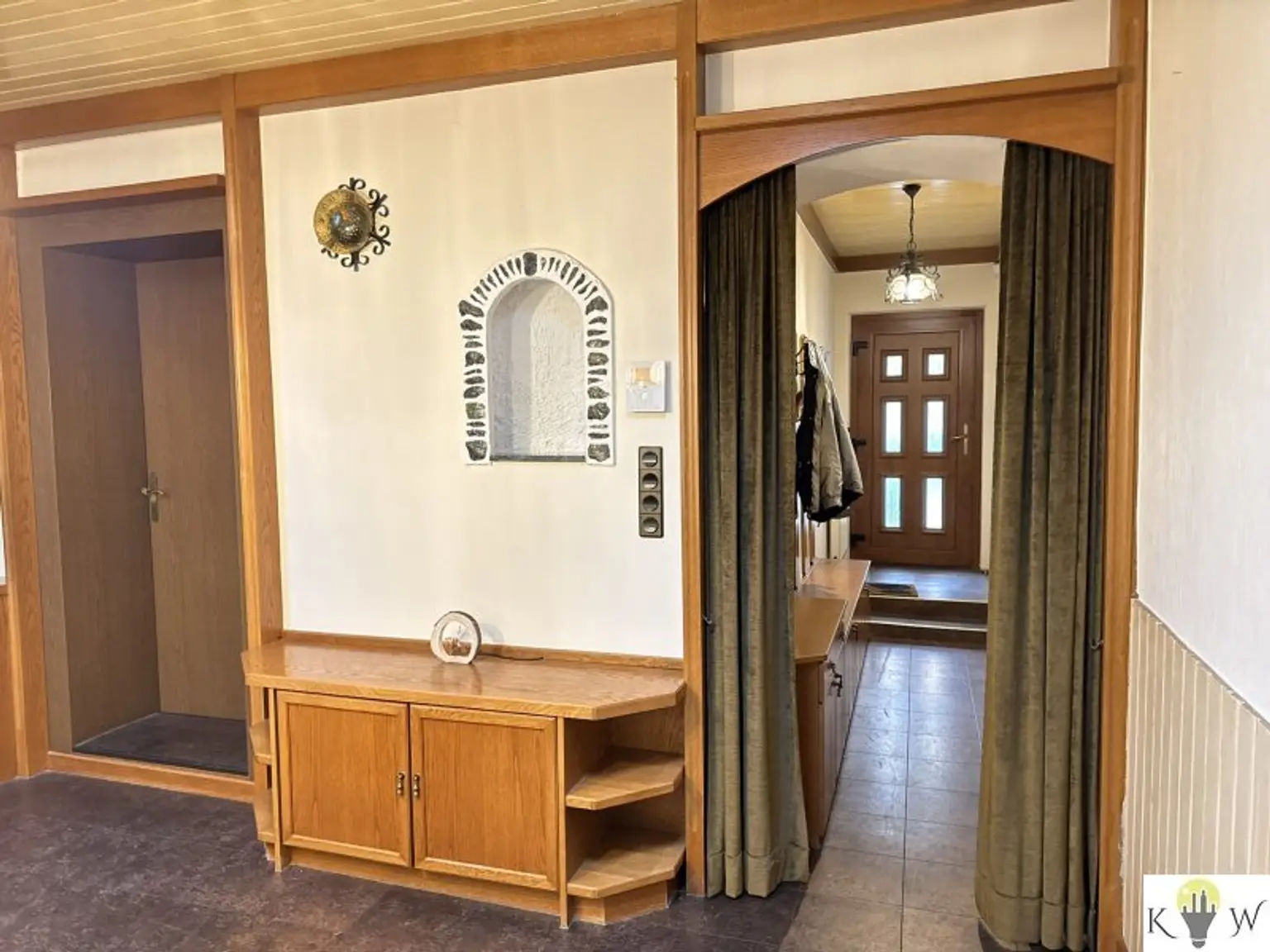 Charmantes Wohnhaus mit vielseitigem Wirtschaftsgebäude & Pool – Wohnen und Arbeiten unter einem Dach!