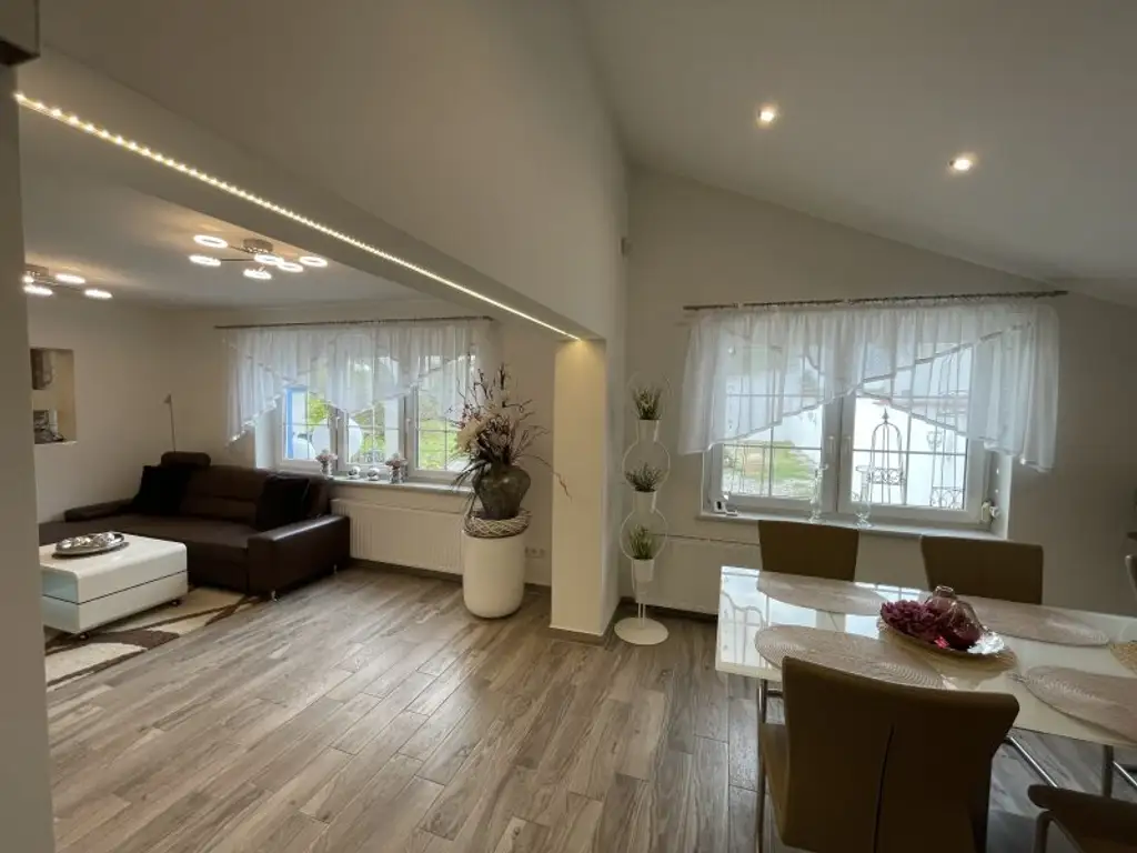 TOP-LIEGENSCHAFT MIT LUXUIÖSEM HAUS UND 2.568 m² GRUND - GRÜNRUHELAGE!