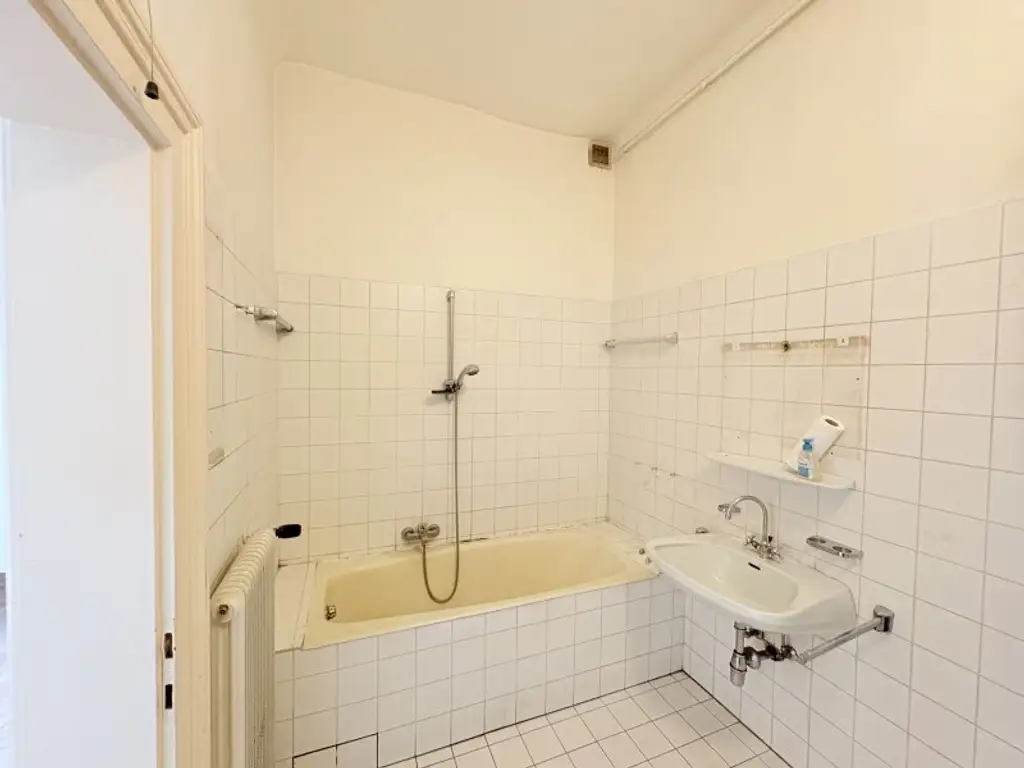 Charmante 4-Zimmer-Wohnung in 1120 Wien – Ihr Sanierungsprojekt zum Top-Preis!