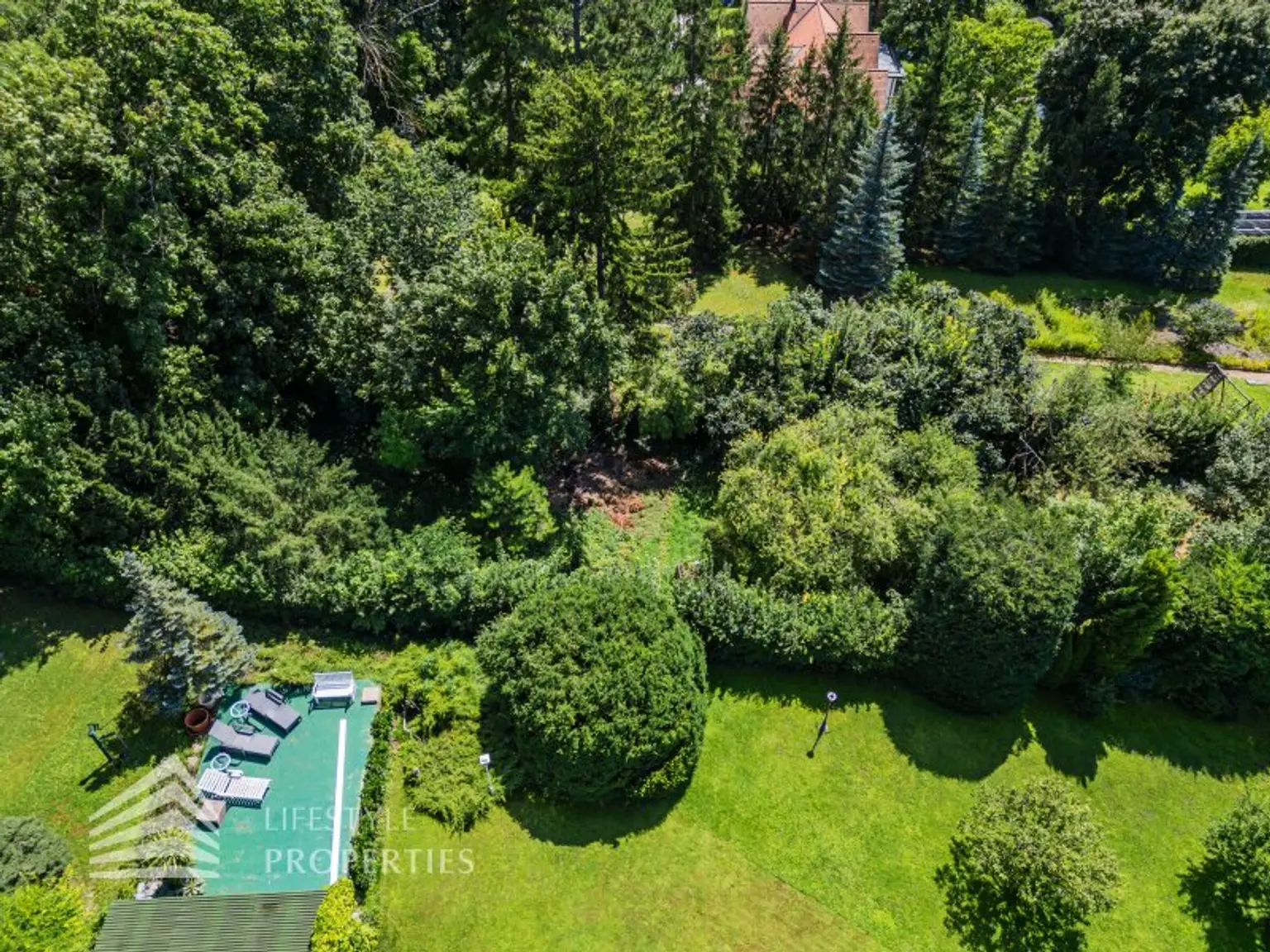 Beeindruckende Villa mit gepflegten Garten und Pool