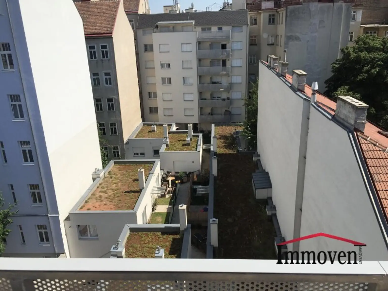 HOFSEITIG - Großzügige 4-Zimmerdachgeschosswohnung mit Terrasse und Klimaanlage nahe Mariahilfer Straße! (Mietbeginn 01.10.2025)
