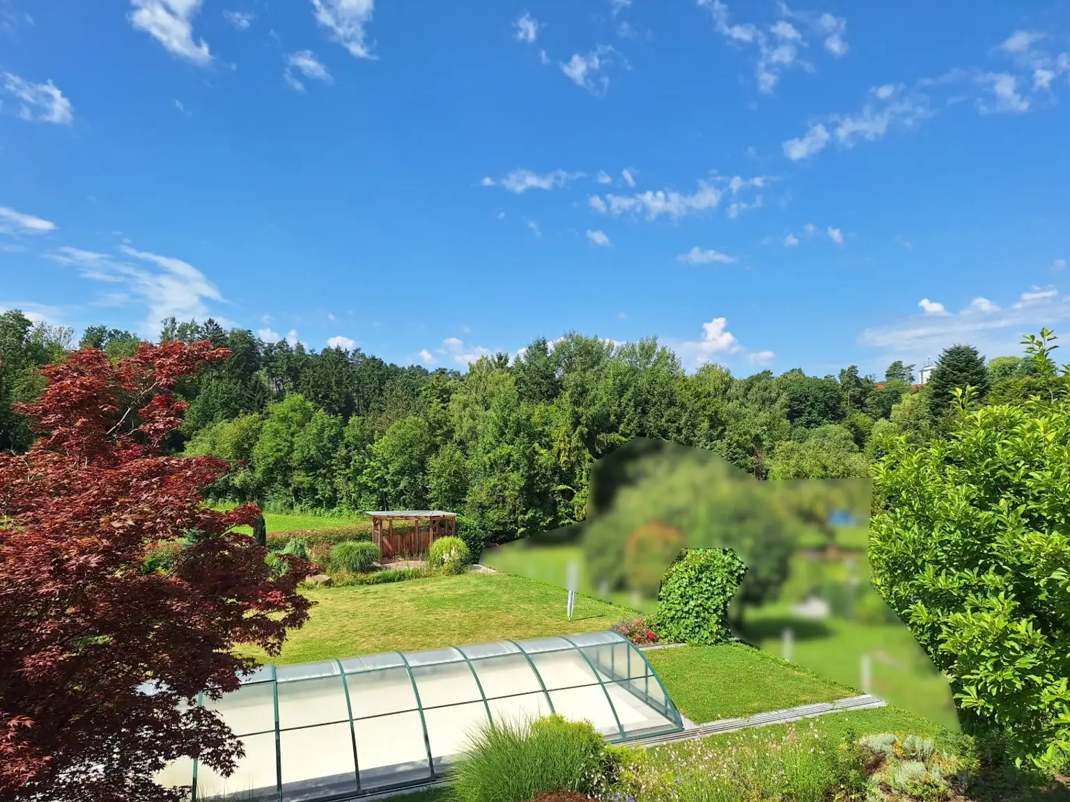Einfamilienhaus mit Pool, Garten & Aussicht – Praxis & Mietpotential