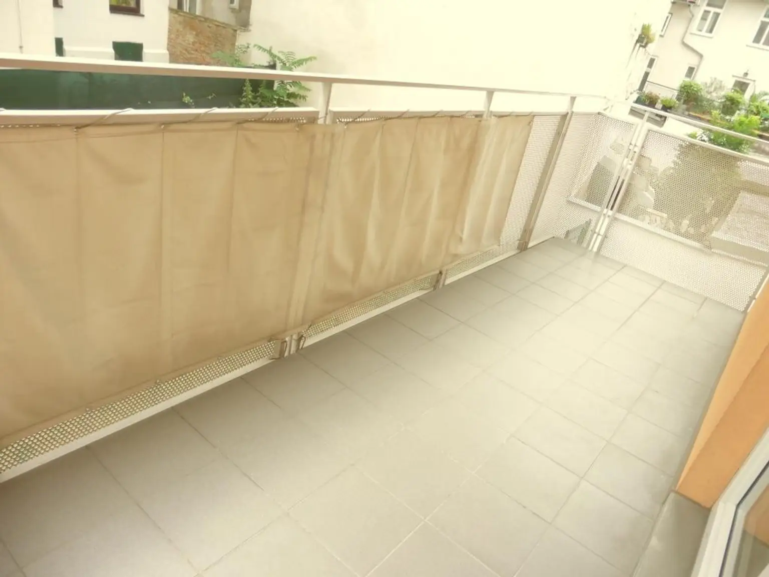 Ruhige Neubauwohnung - modern ausgestattet - großer Balkon - Nähe U4