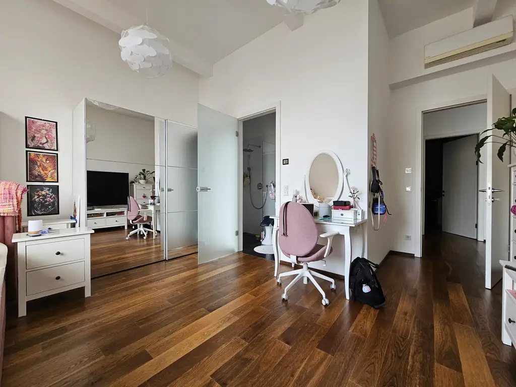 -=LOFT=- Luxuriöse Wohnung mit Terrasse, Garage und Fußbodenheizung in 1100 Wien!