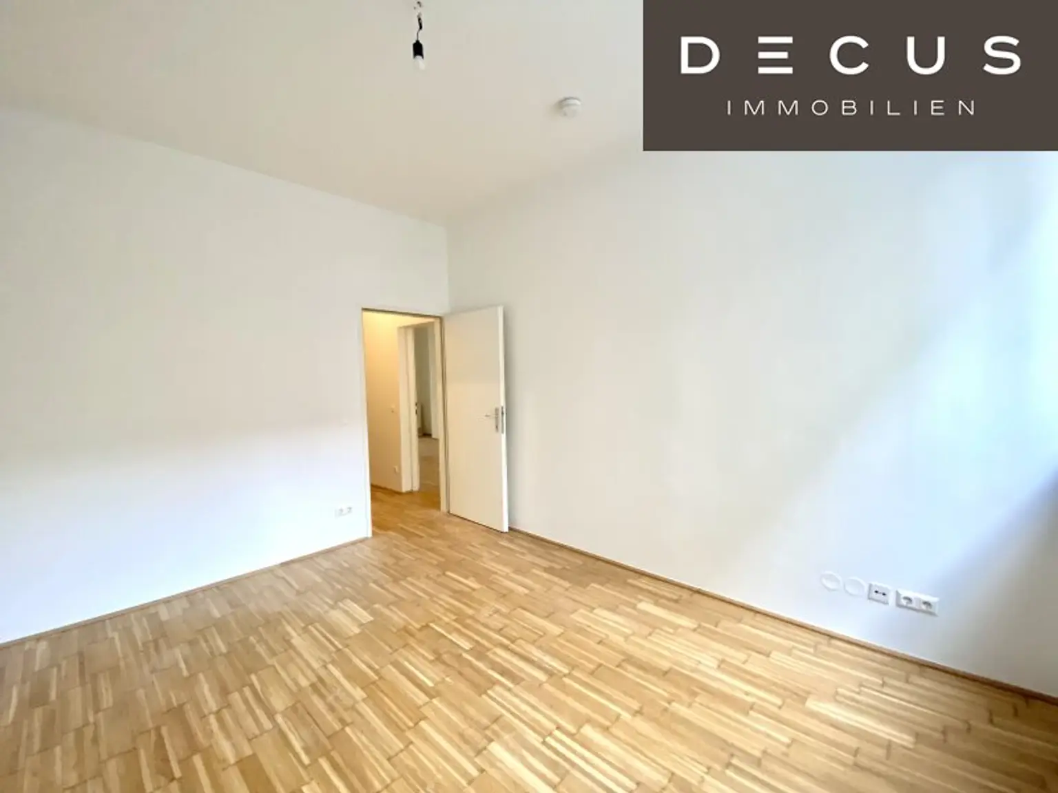 * AB DEZEMBER * 2 ZIMMER WOHNUNG * MIT BALKON * NÄHE HAUPTBAHNHOF UND KEPLERPLATZ * TOP INFRASTRUKTUR