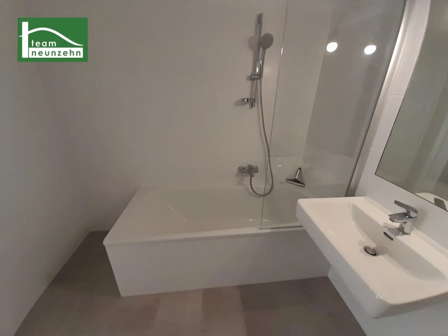 Moderne 3-Zimmer-Dachgeschosswohnung in idealer Lage! Karmeliterhof - Neubauwohntraum beim Rathausplatz