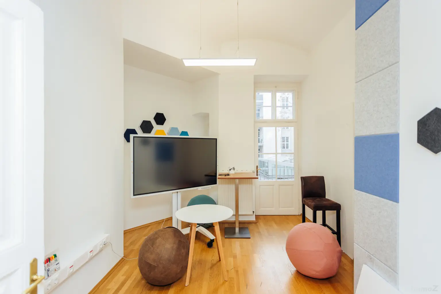 Besprechungsraum - Büroraum IV mit Balkon