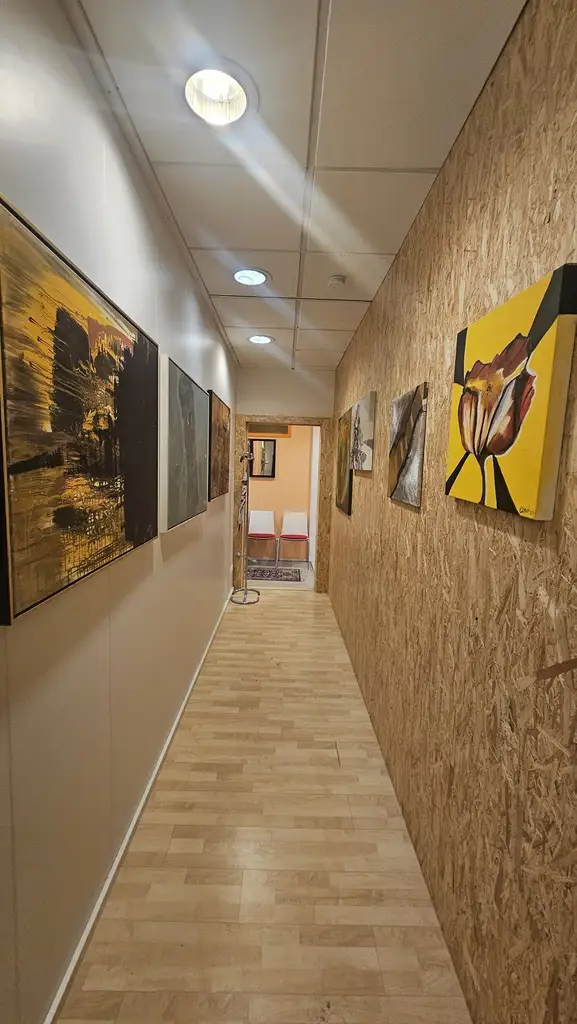 Heller barrierefreier  Büroraum für individuelle Nutzung zu vermieten