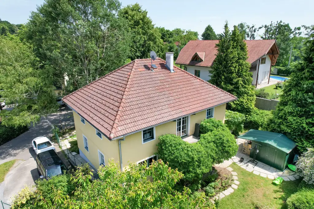 Exklusive Villa in bester Lage von Graz - privat, naturnah, perfekte Balance aus Komfort und Lebensqualität.