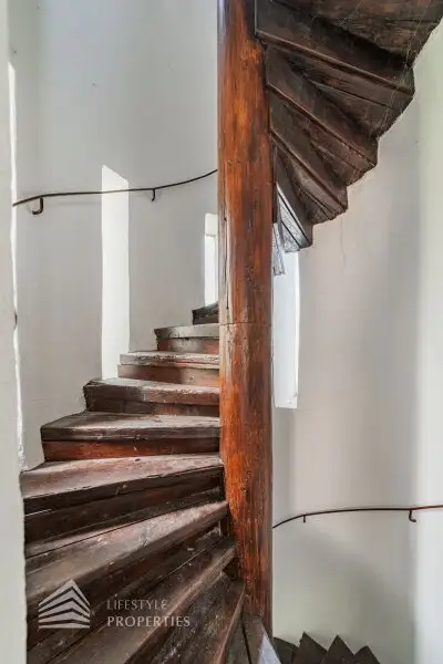 Luxuriöser 14- Zimmer Wohntraum mit Dachterrasse und Pool, Nähe Wilhelminenschloss