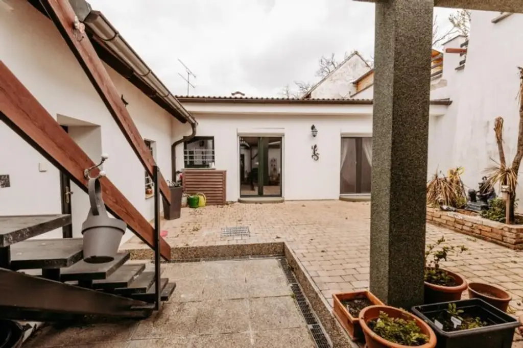 Gepflegtes, neu revitalisiertes  und liebevoll erhaltenes Landhaus. Natur, Sonne, Ruhe,  Seelenheil.