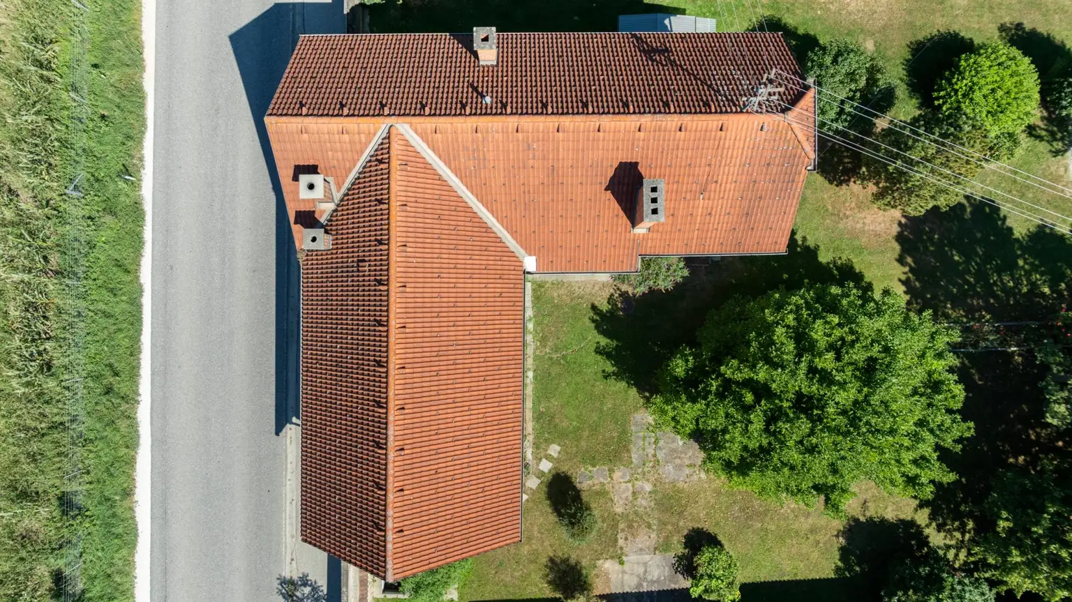 Großzügiges Haus in zentraler Lage samt großem Grundstück mit attraktivem Entwicklungspotenzial