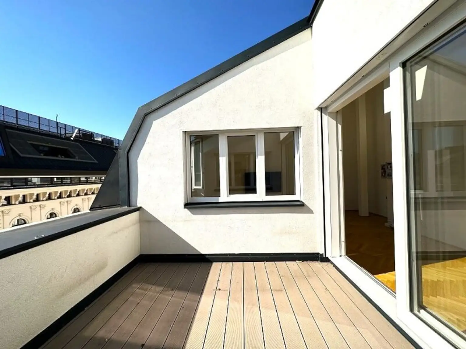 BÖRSE-NÄHE, klimatisiertes 98 m2 Dachgeschoss mit 9 m2 Terrasse, 3 Zimmer, Extraküche, 2 Bäder, Gonzagagasse