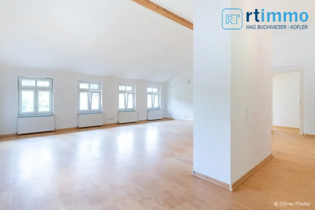 HELLE UND GROSSZÜGIGE 4 ZIMMERWOHNUNG IN IDYLLISCHER LAGE  MIT GARTEN UND GARAGENPLATZ- PROVISIONSFREI
